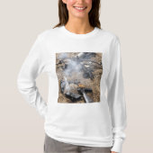 敵の武器の破片が飛び散っクールた Tシャツ (正面)