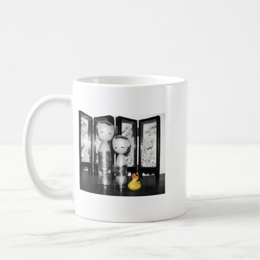 「文化的な経験」のゴム製アヒルのマグ コーヒーマグカップ (左)