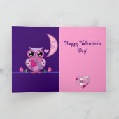 文字が付いているハートカードを運んでいるフクロウを愛して下さい シーズンカード (内部)