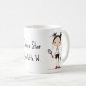 文字で、かわいいテニススターの女の子 コーヒーマグカップ (正面右)