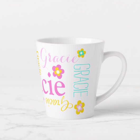 文字とグラフィック花の女の子の名前グラシー カフェラテマグ (右)