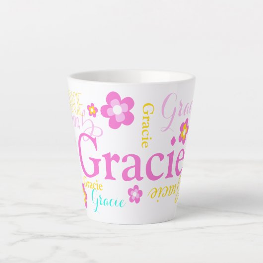 文字とグラフィック花の女の子の名前グラシー カフェラテマグ (正面)
