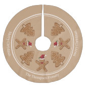 文字とジンジャーブレッドクリスマスクッキーの形状 ブラッシュドポリエステルツリースカート (正面)