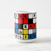 文字と写真の原色の正方形 コーヒーマグカップ (中央)