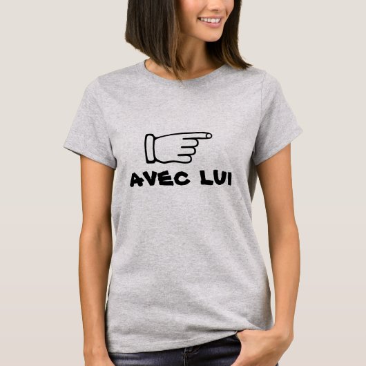 文字のavecのluiの指を指すこと tシャツ (正面)
