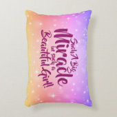 文字を変えることができる大きな奇跡の美しい少女 アクセントクッション (正面(垂直))