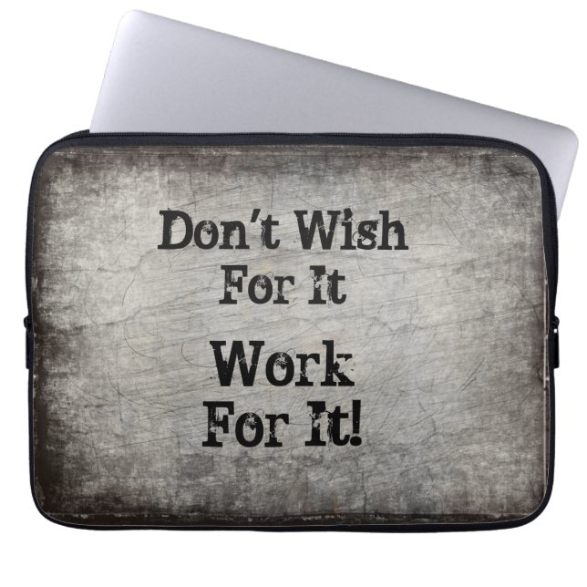文字を変更できる – Do Not Wish for It Work for It ラップトップスリーブ (正面)