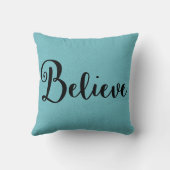 文字を"信じて下さい青い枕の黒で" クッション (裏面)