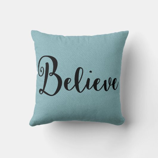 文字を"信じて下さい青い枕の黒で" クッション (裏面)