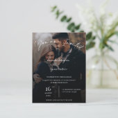 文字オーバーレイモノグラムフォト結婚式招待状 ポストカード (スタンド正面)