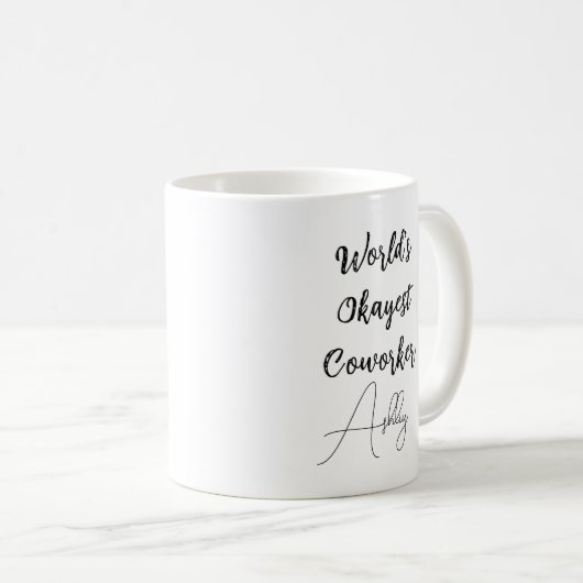 文字カスタムおもしろいユーモア世界のOkayest同僚 コーヒーマグカップ (正面右)