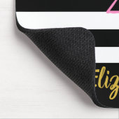 文字カスタムピンクフラミンゴオンブラックとストライプ マウスパッド (コーナー)