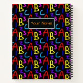 文字カラフルと数字のタイポグラフィパターン ノートブック (裏面)