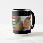 文字カラフル彼はパパであり、父の日の贈り物 マグカップ (正面右)