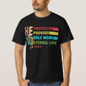 文字カラフル彼はパパであり、父の日の贈り物 Tシャツ (正面)