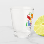 文字カラフル、ドット、およびストライプゲイ写真 ショットグラス (左)