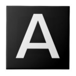 文字タイル タイル<br><div class="desc">セラミック製の文字タイル。大文字または小文字のタイル。陶製のカスタマイズタイルやモザイクのサインに必要な手紙や手紙で。耐候性のシンボルや象徴、住宅番号のための文字タイル。黒い背景に白。</div>