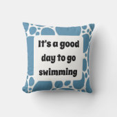 文字テンプレート及び青色模様 クッション (正面)