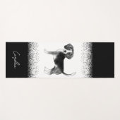 文字付き白黒ビーグル犬デザイン ヨガマット (正面(横))