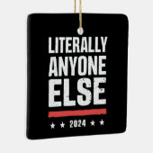 文字通り他の誰もが2024政治的おもしろいな セラミックオーナメント (右)