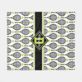 文字🎾&モノグラムブラックとグリーンテニスホワイト付き フリースブランケット (正面(横))