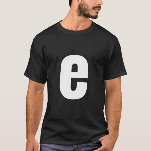 文字E小文字アルファベットのスペル単語と名前 Tシャツ (正面)