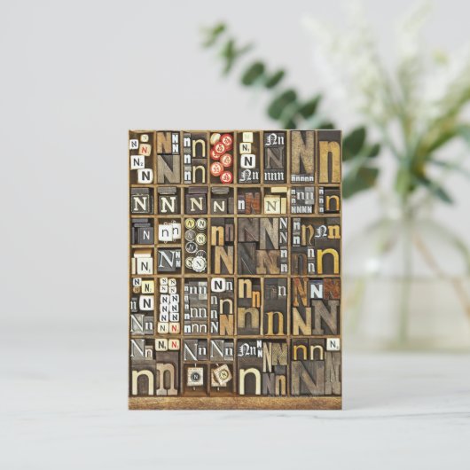文字N ポストカード (スタンド正面)