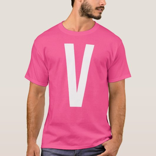 文字Vアルファベットモノグラムイニシャル Tシャツ (正面)