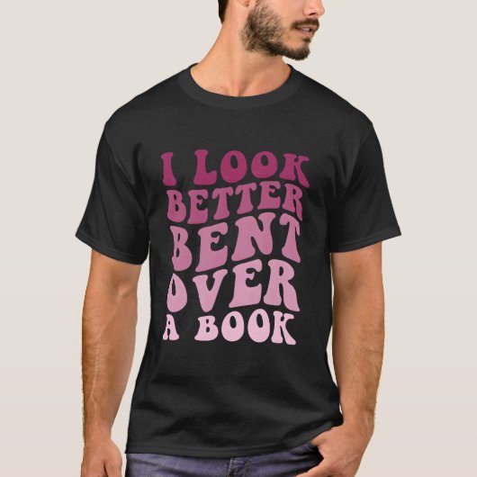 文学的なブックイッシュな魅力 私は本にかがむ方が似合う  Tシャツ (正面)