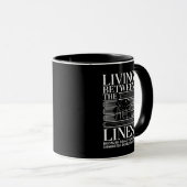 文庫マグカップ「Living Between the Lines」 マグカップ (正面右)