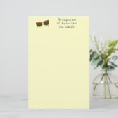 文房具に黄色と赤のサングラス 便箋 (スタンド正面)