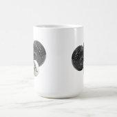 斑点のある白黒の芝生のボール コーヒーマグカップ (中央)