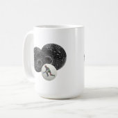 斑点のある白黒の芝生のボール コーヒーマグカップ (正面左)