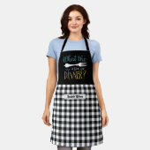 料理おもしろいフォークプン白黒プレイド エプロン (着用した状態)