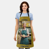 料理とラブオリーブ大人エプロンブラックストラップ エプロン (着用した状態)