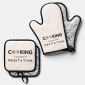 料理は私の瞑想の種類 – キッおもしろいチン 鍋つかみ&鍋敷きセット (正面/裏面)