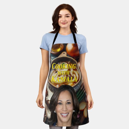 料理ウィズカマラ エプロン (着用した状態)