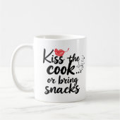 「料理人にキスを」文字デザインの引用 コーヒーマグカップ (左)