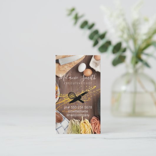 料理長 | キッチンテーブルパスタ卵 名刺 (スタンド正面)