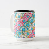 斜め積み上げ水の色のドーナツティール（緑がかった色） ツートーンマグカップ (正面左)