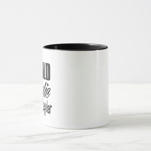 斜体はっきりしただが決して規則的なおもしろマグカップ マグカップ (中央)