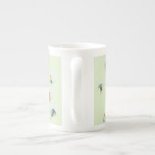 斜面のマグの下のスキー ボーンチャイナマグカップ (裏面)