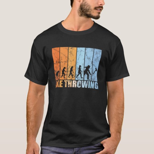 斧投げの進化 レトロなたき割り Tシャツ (正面)