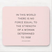 断固としたな女性の活気づけるな引用文のピンクの黒 マウスパッド (正面)