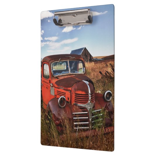 断念された農場が付いている錆つくオレンジごまかしのトラック クリップボード (左)