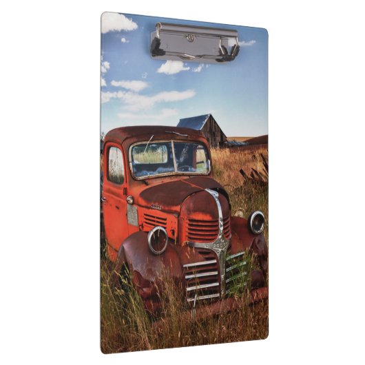 断念された農場が付いている錆つくオレンジごまかしのトラック クリップボード (右)