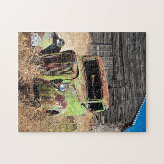 断念された農場の前の錆つく車 ジグソーパズル (横)