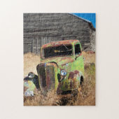 断念された農場の前の錆つく車 ジグソーパズル (縦)