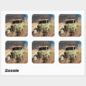 断念された農場の前の錆つく車 スクエアシール (シート)