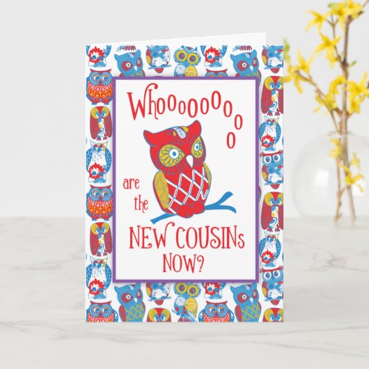 新しいいとこ達おめでとう、かわいいフクロウ カード (黄色い花)